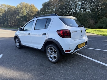 Used Dacia Sandero Stepway 2017 for sale - 76107356: Photo