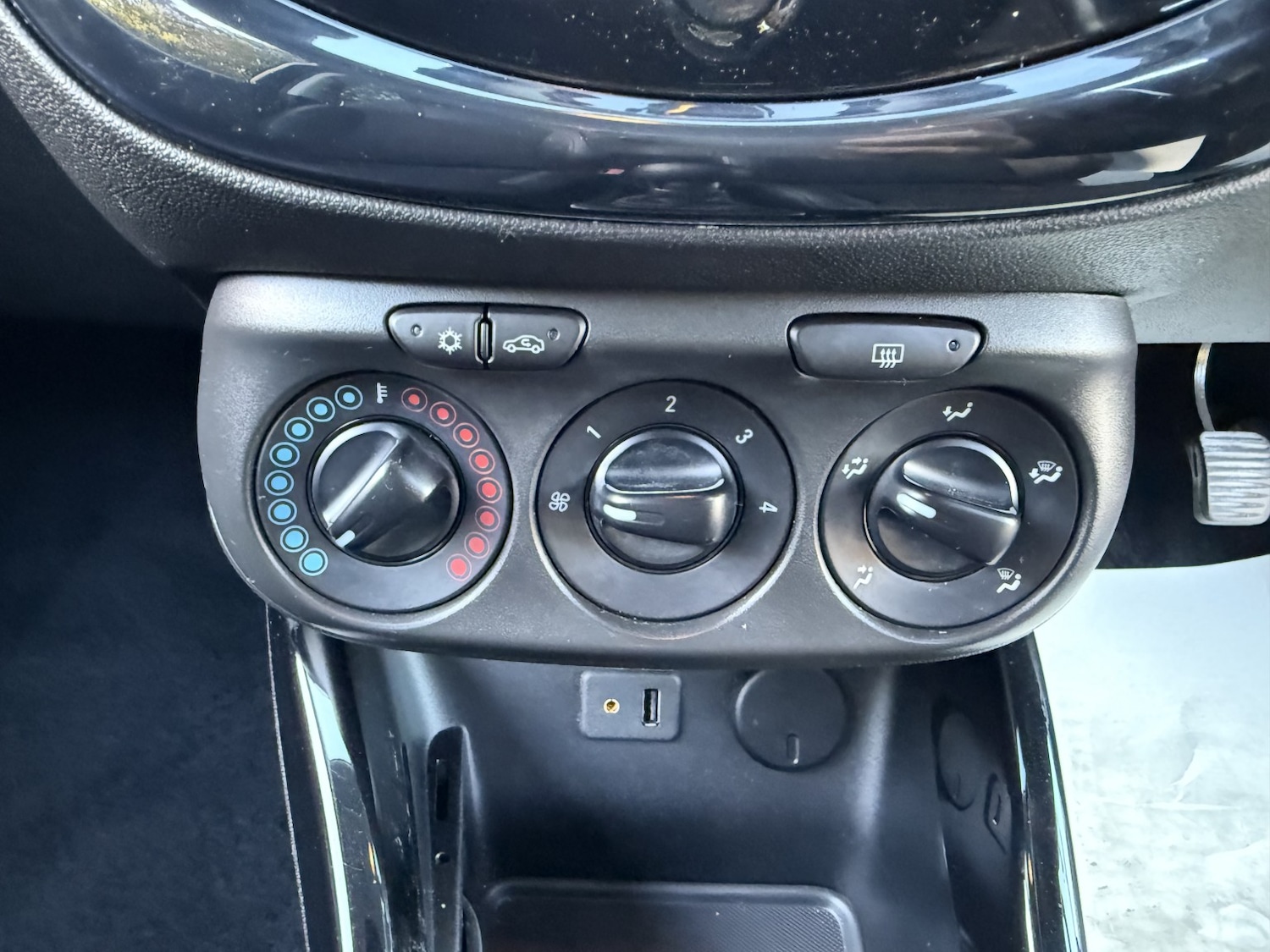 Used Vauxhall ADAM 2015 for sale - 76794368: Photo 45