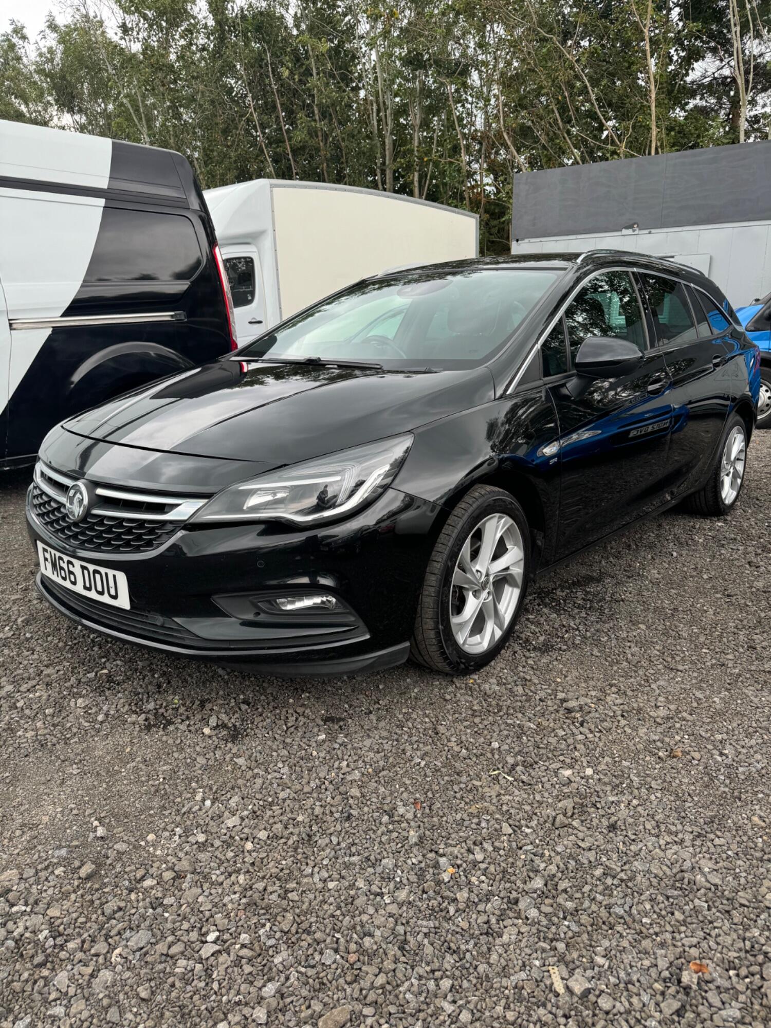 Used Vauxhall Astra 2017 for sale - 77314126: Photo 2