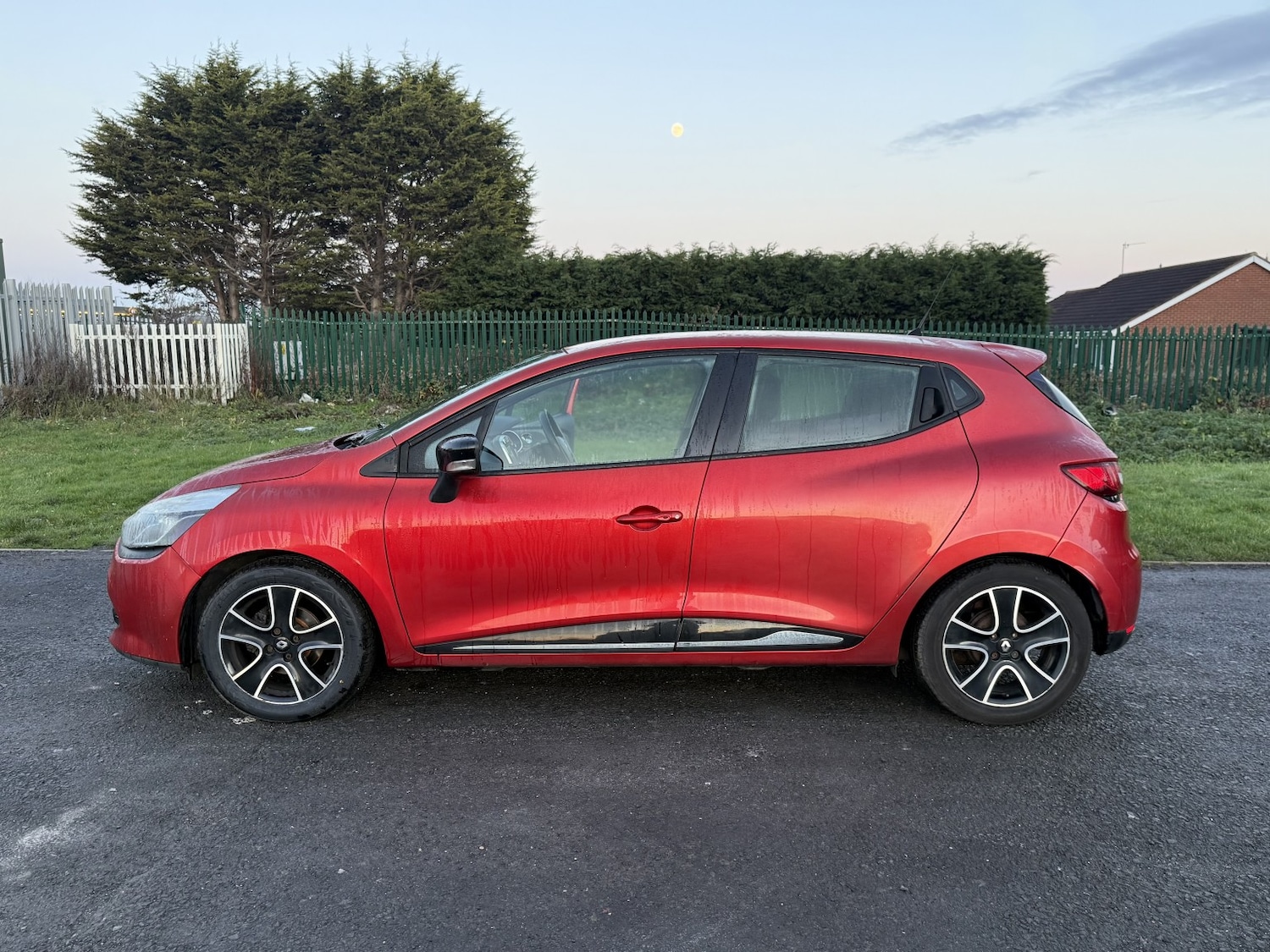 Used Renault Clio 2015 for sale - 76807259: Photo 2