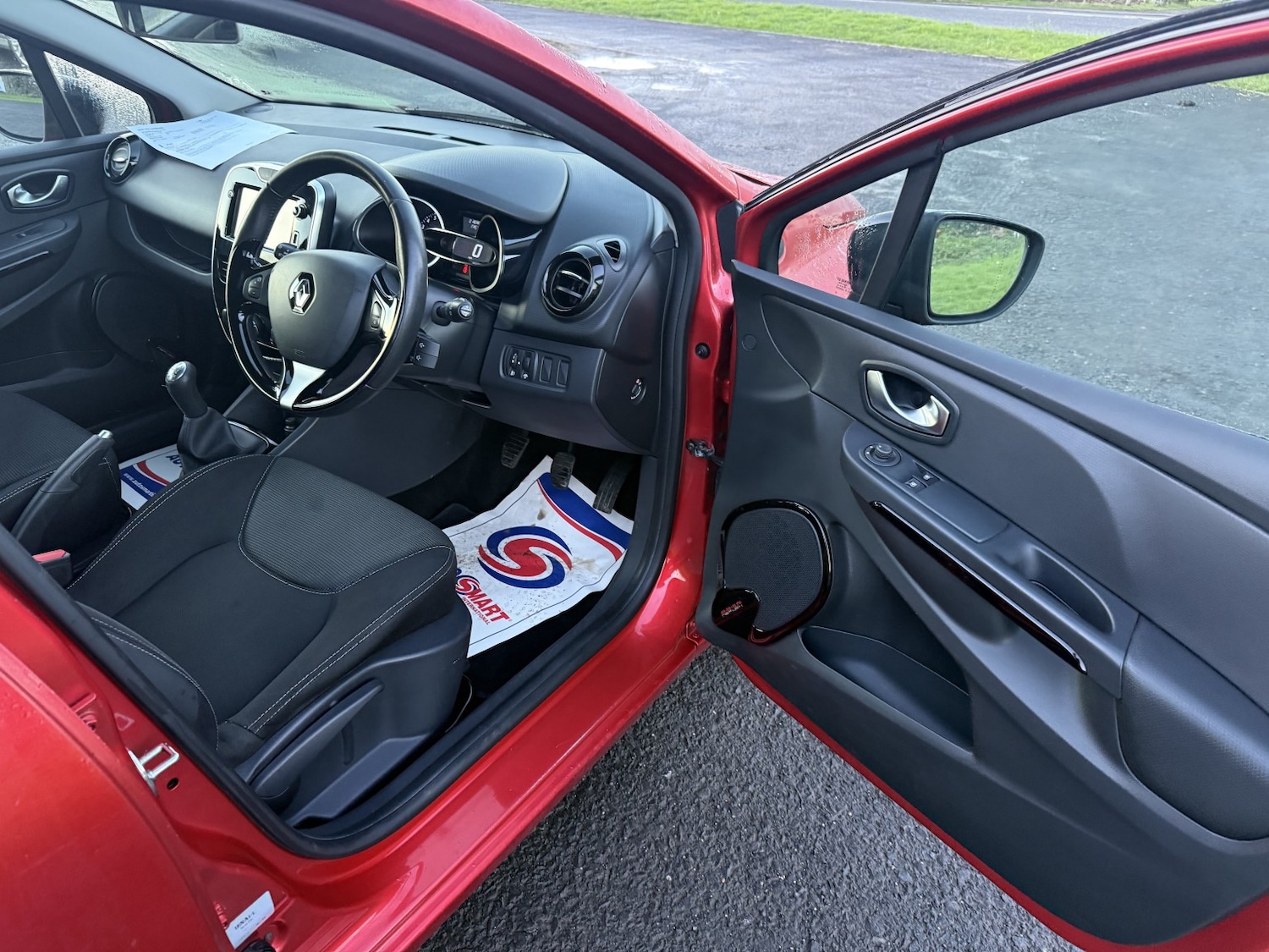 Used Renault Clio 2015 for sale - 76807259: Photo 30