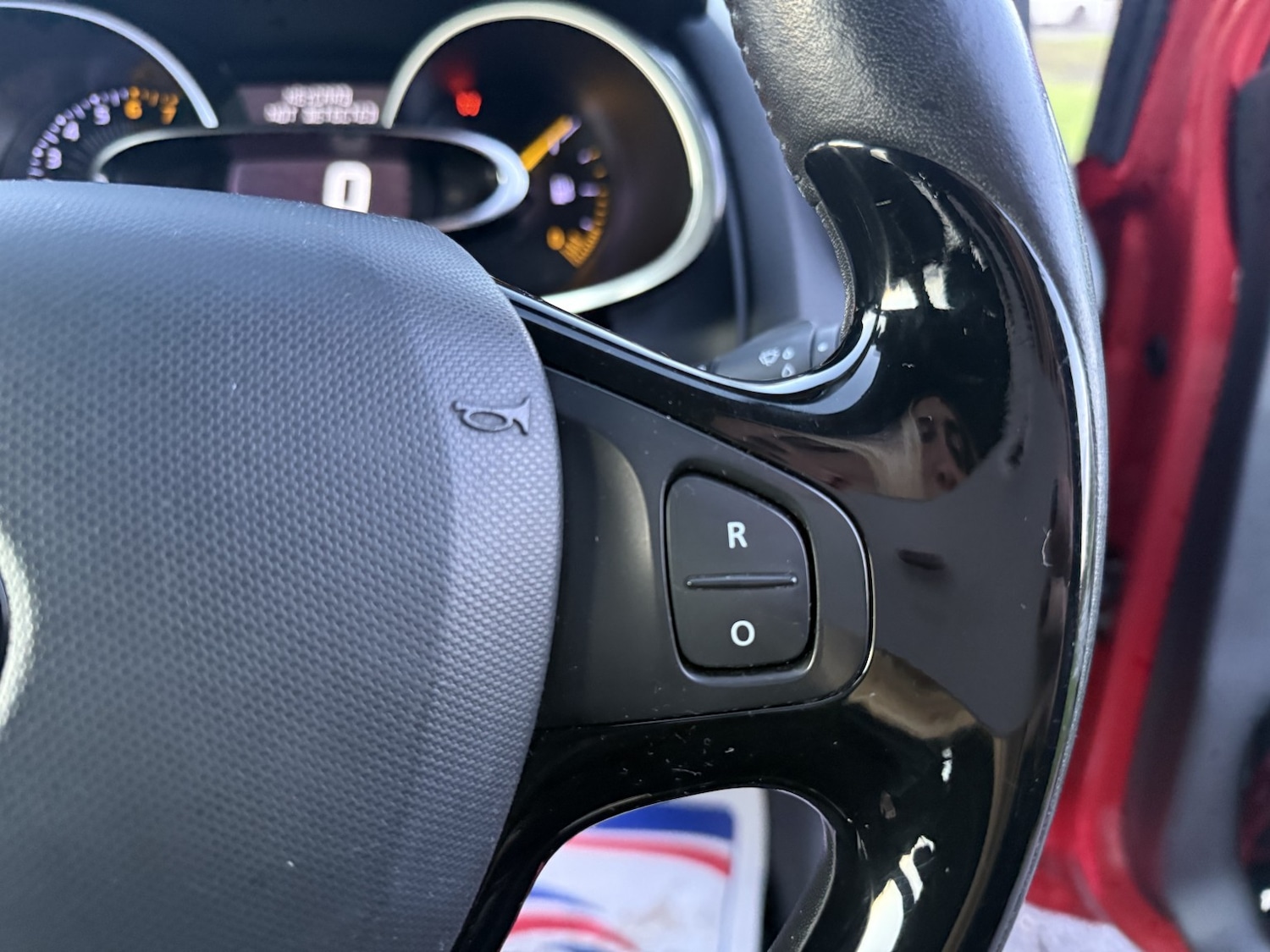 Used Renault Clio 2015 for sale - 76807259: Photo 31