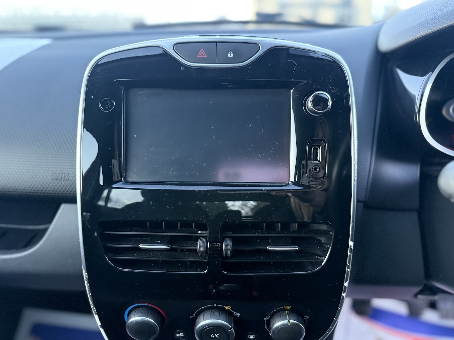 Used Renault Clio 2015 for sale - 76807259: Photo 35