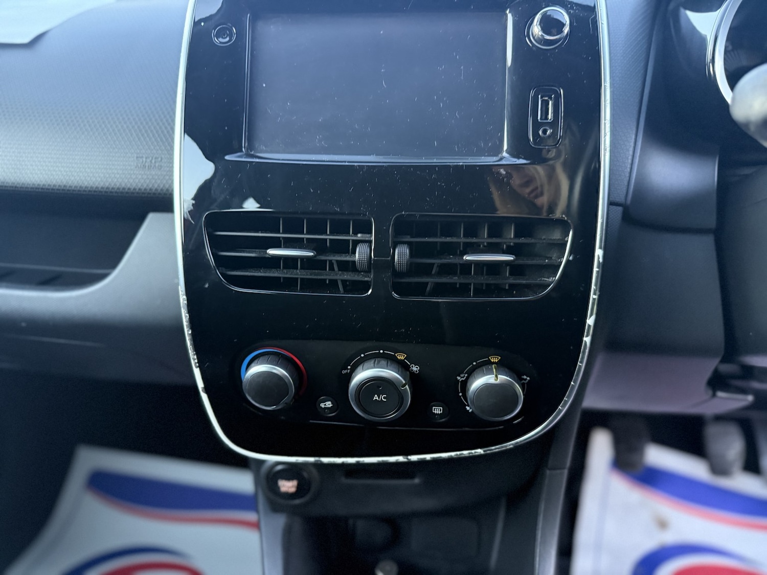 Used Renault Clio 2015 for sale - 76807259: Photo 36