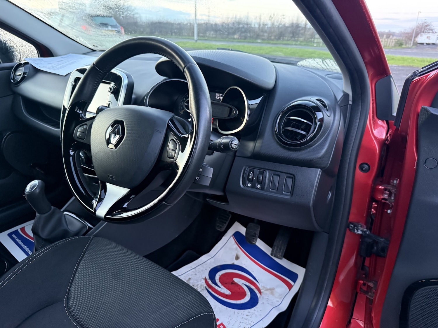 Used Renault Clio 2015 for sale - 76807259: Photo 39