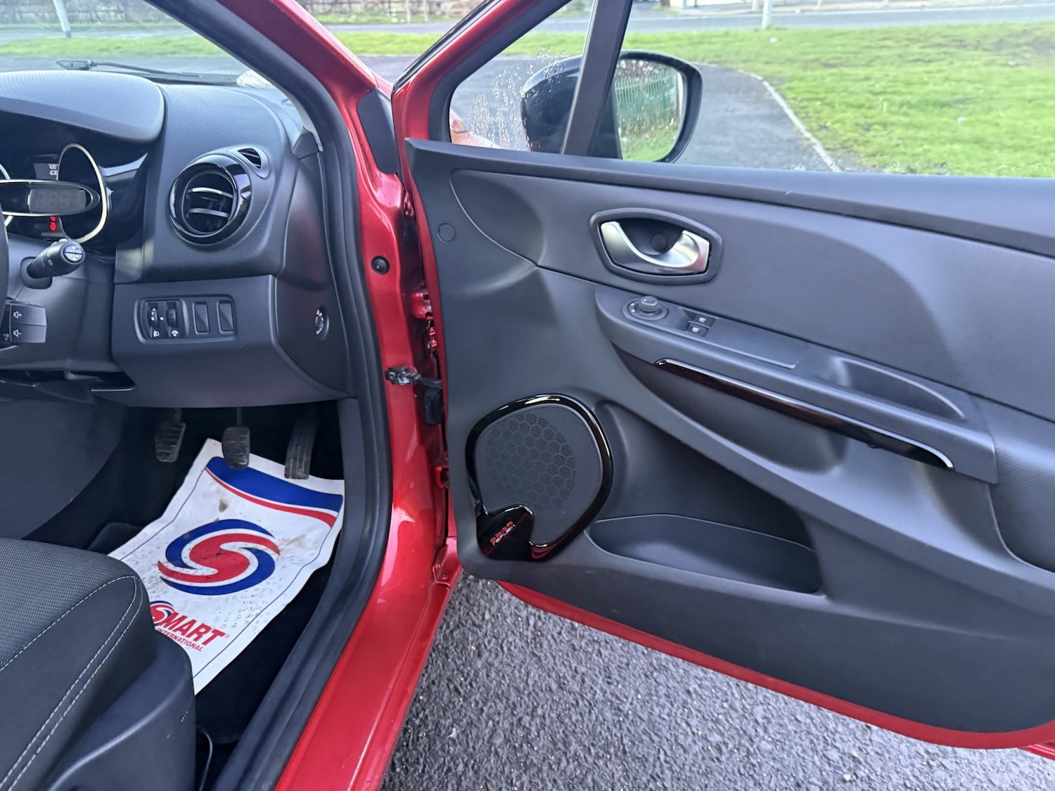 Used Renault Clio 2015 for sale - 76807259: Photo 47