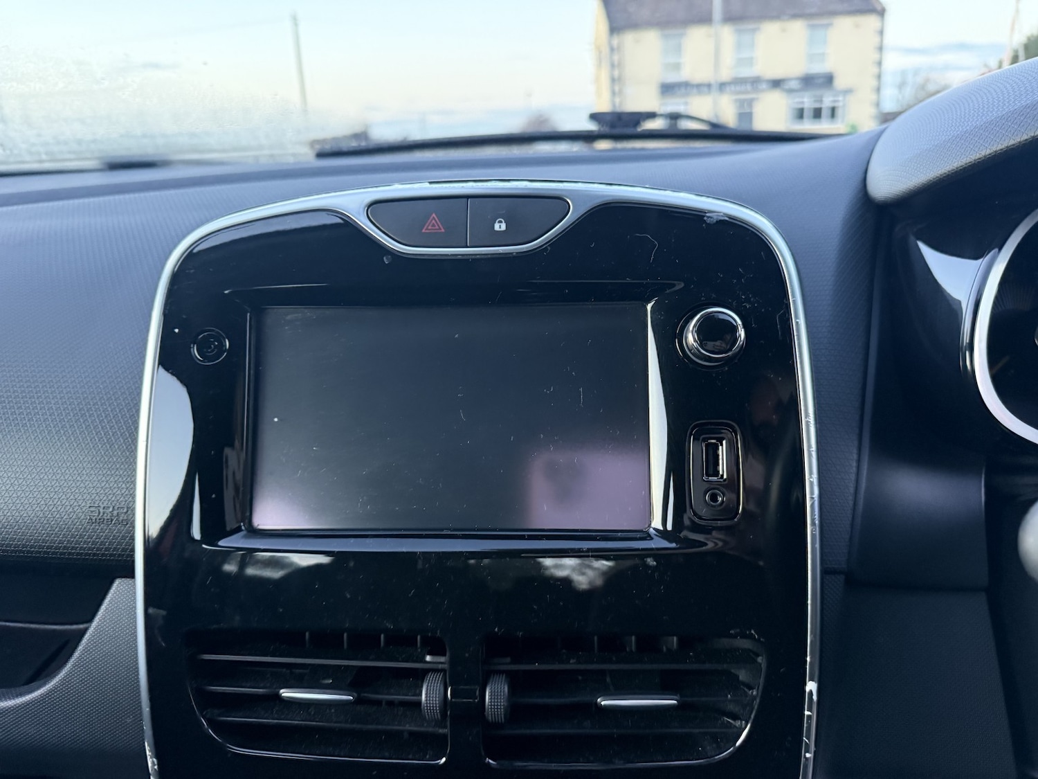 Used Renault Clio 2015 for sale - 76807259: Photo 49