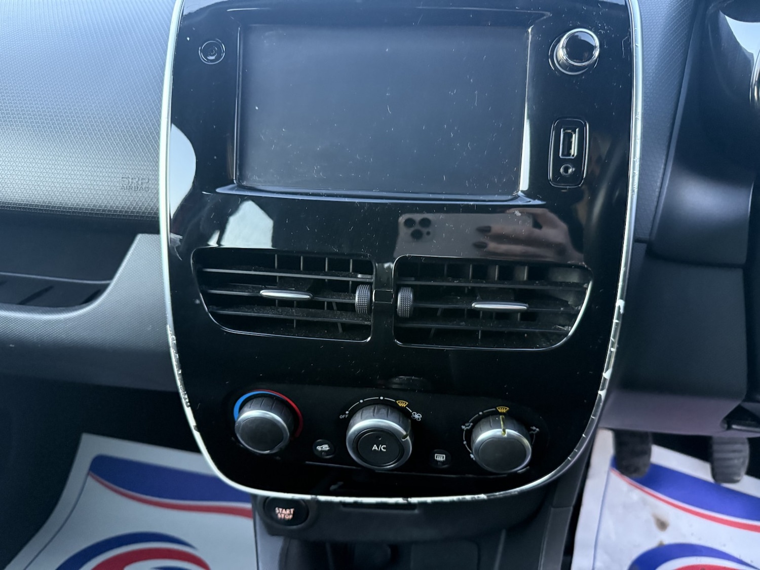 Used Renault Clio 2015 for sale - 76807259: Photo 50