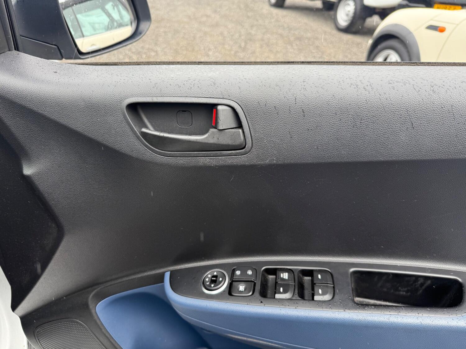 Used Hyundai i10 2015 for sale - 76794365: Photo 42