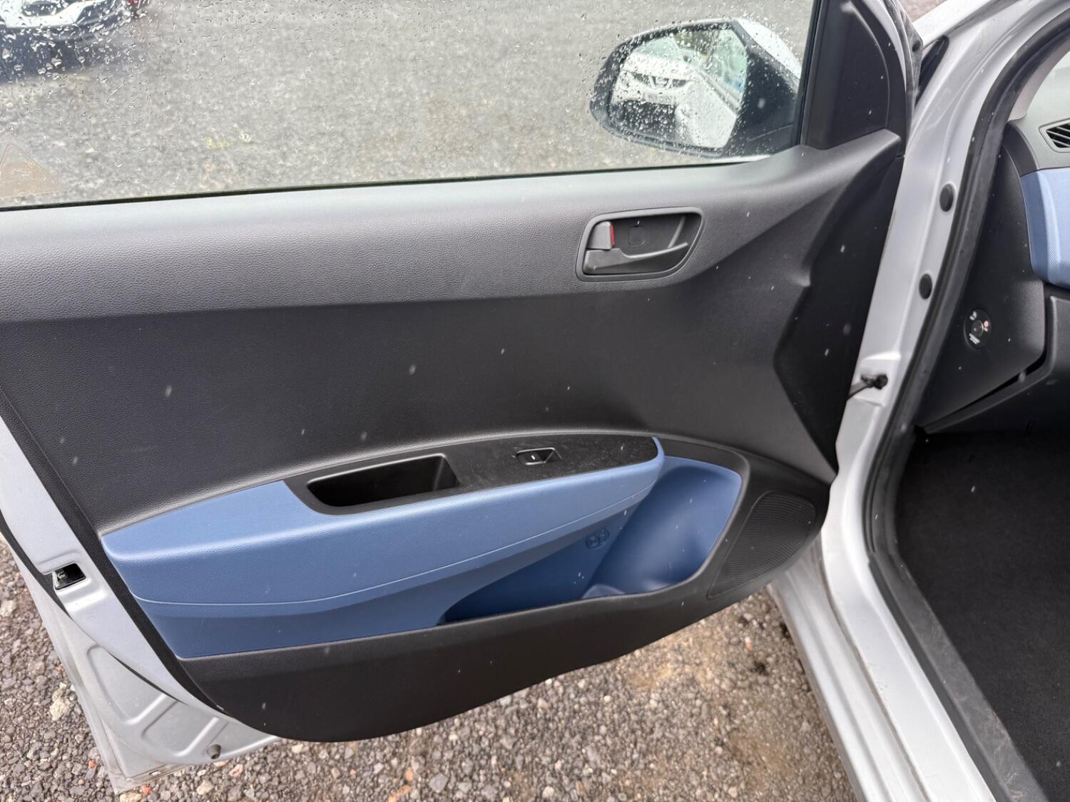 Used Hyundai i10 2015 for sale - 76794365: Photo 50