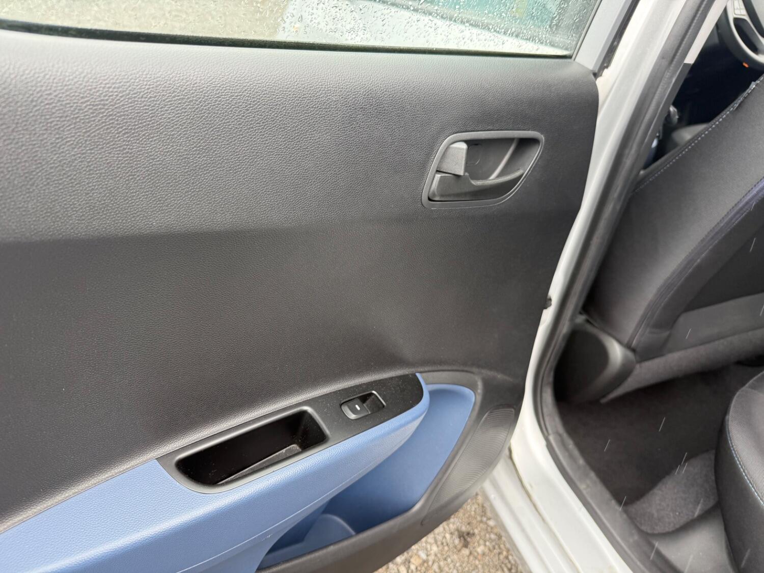 Used Hyundai i10 2015 for sale - 76794365: Photo 54