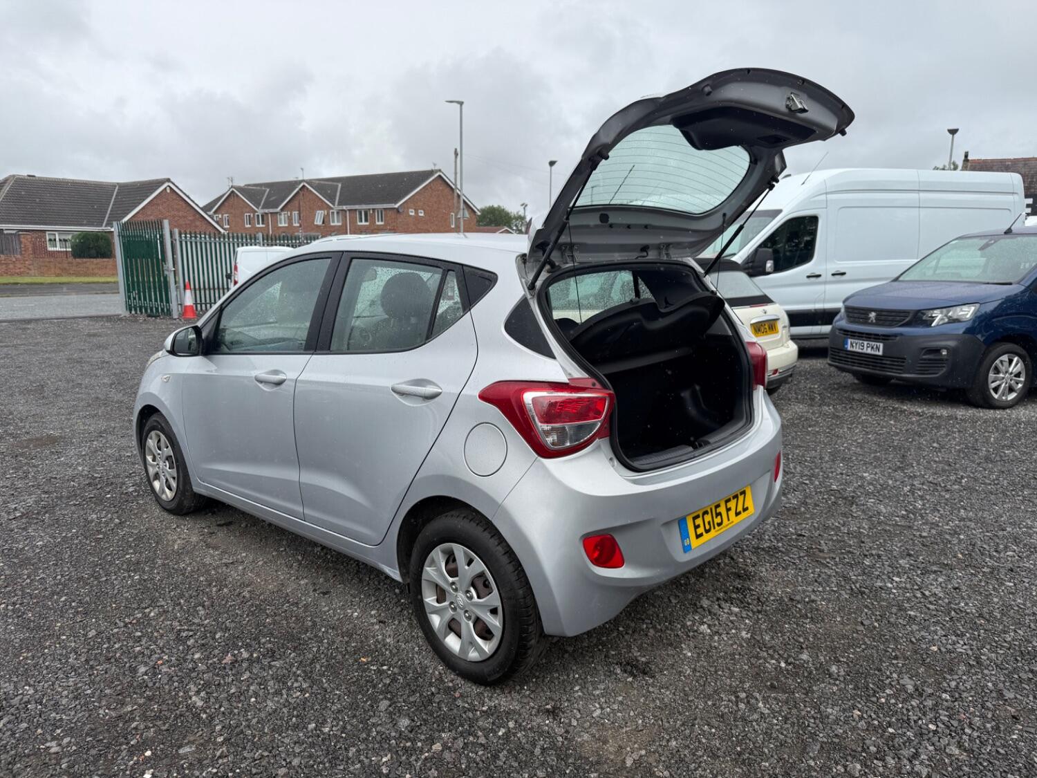 Used Hyundai i10 2015 for sale - 76794365: Photo 61