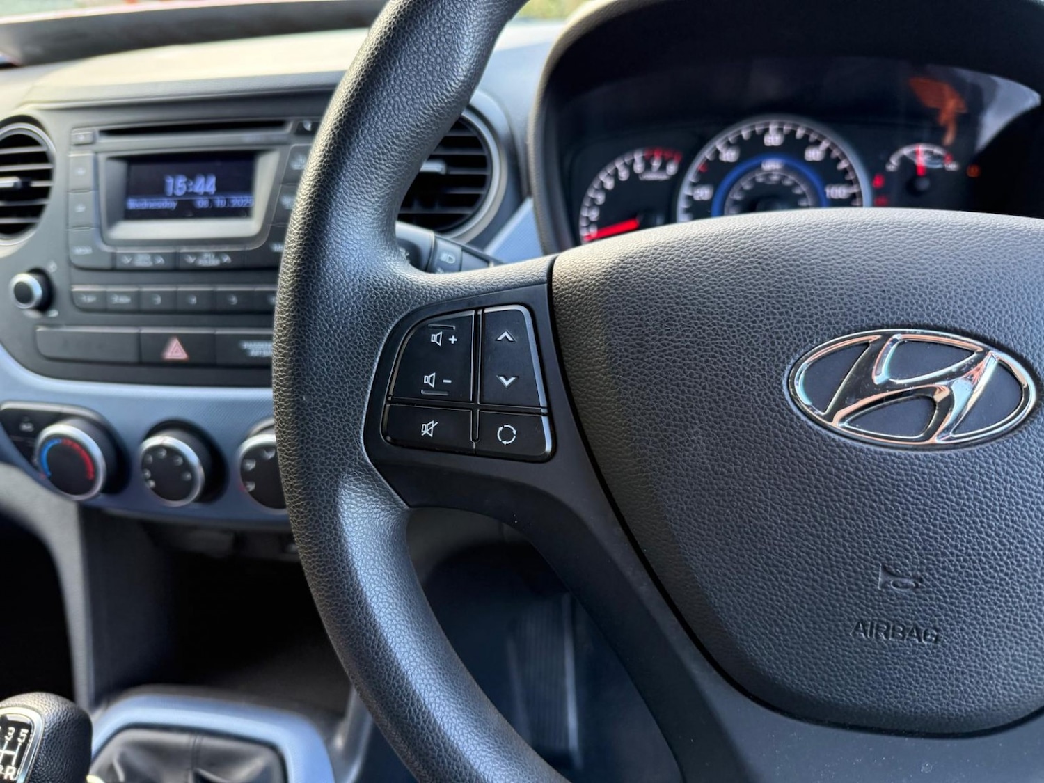 Used Hyundai i10 2015 for sale - 76794365: Photo 64