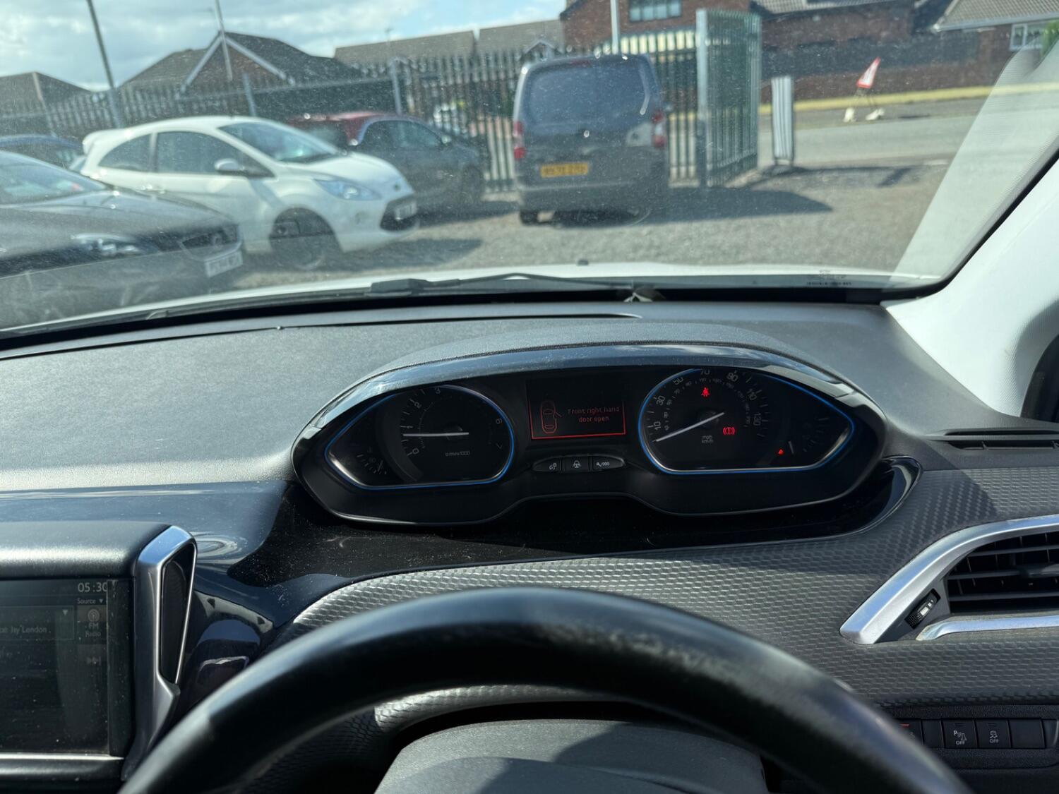 Used Peugeot 2008 2016 for sale - 76107328: Photo 25