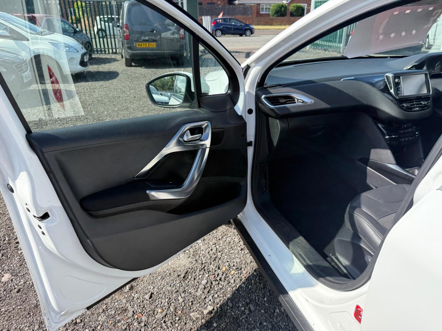 Used Peugeot 2008 2016 for sale - 76107328: Photo 32