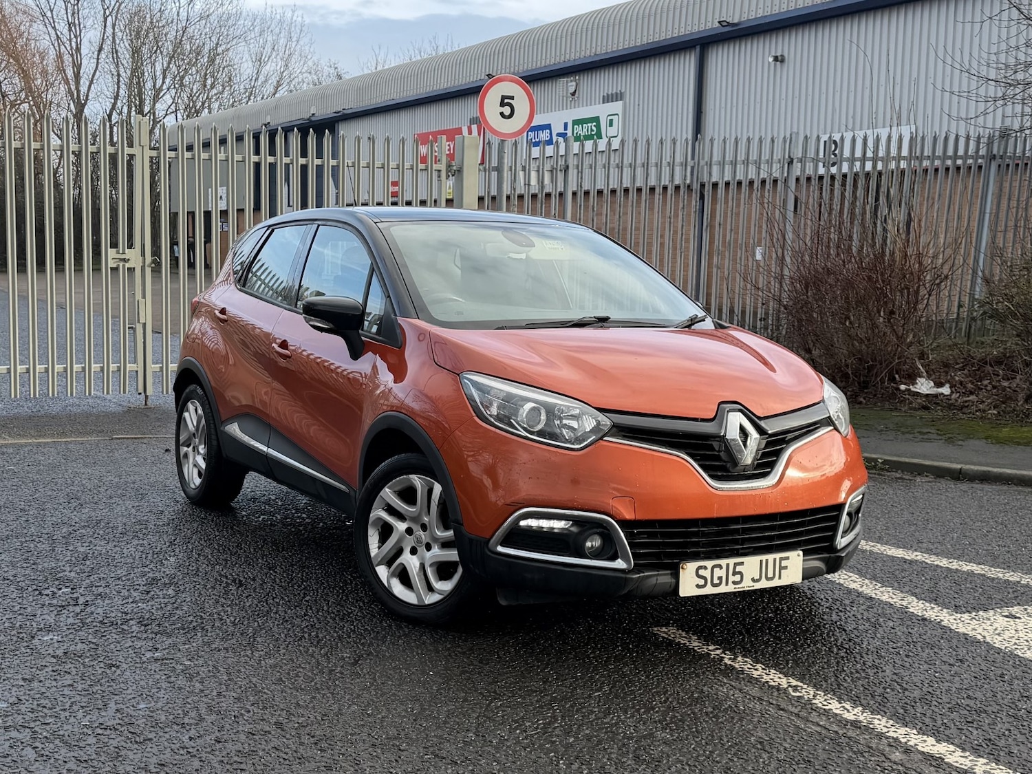 Used Renault Captur 2015 for sale - 77403651: Photo 1