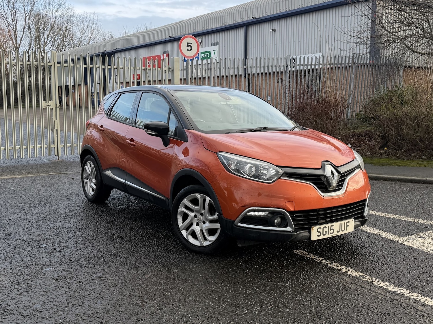 Used Renault Captur 2015 for sale - 77403651: Photo 4
