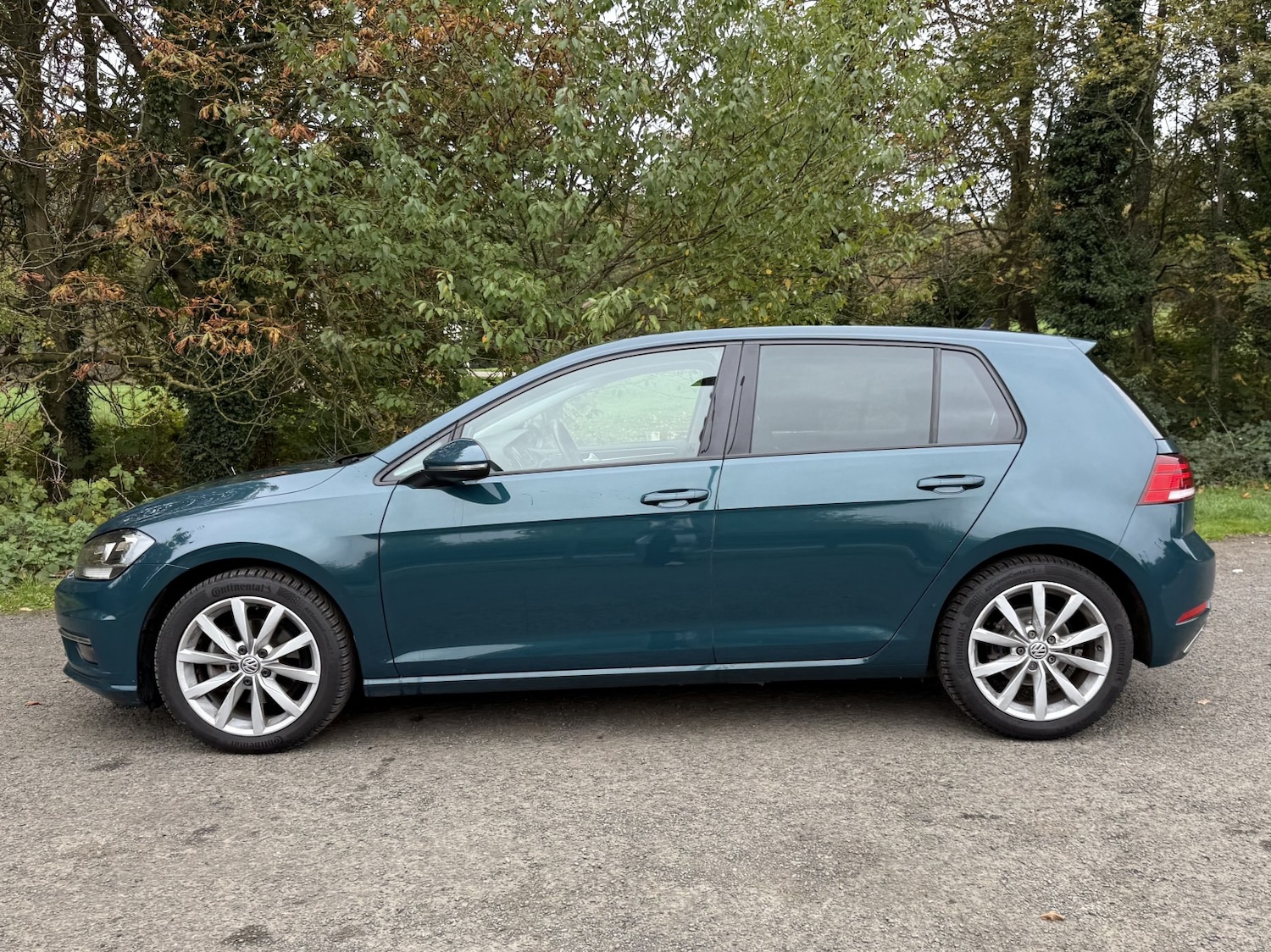 Used Volkswagen Golf 2017 for sale - 76312433: Photo 2