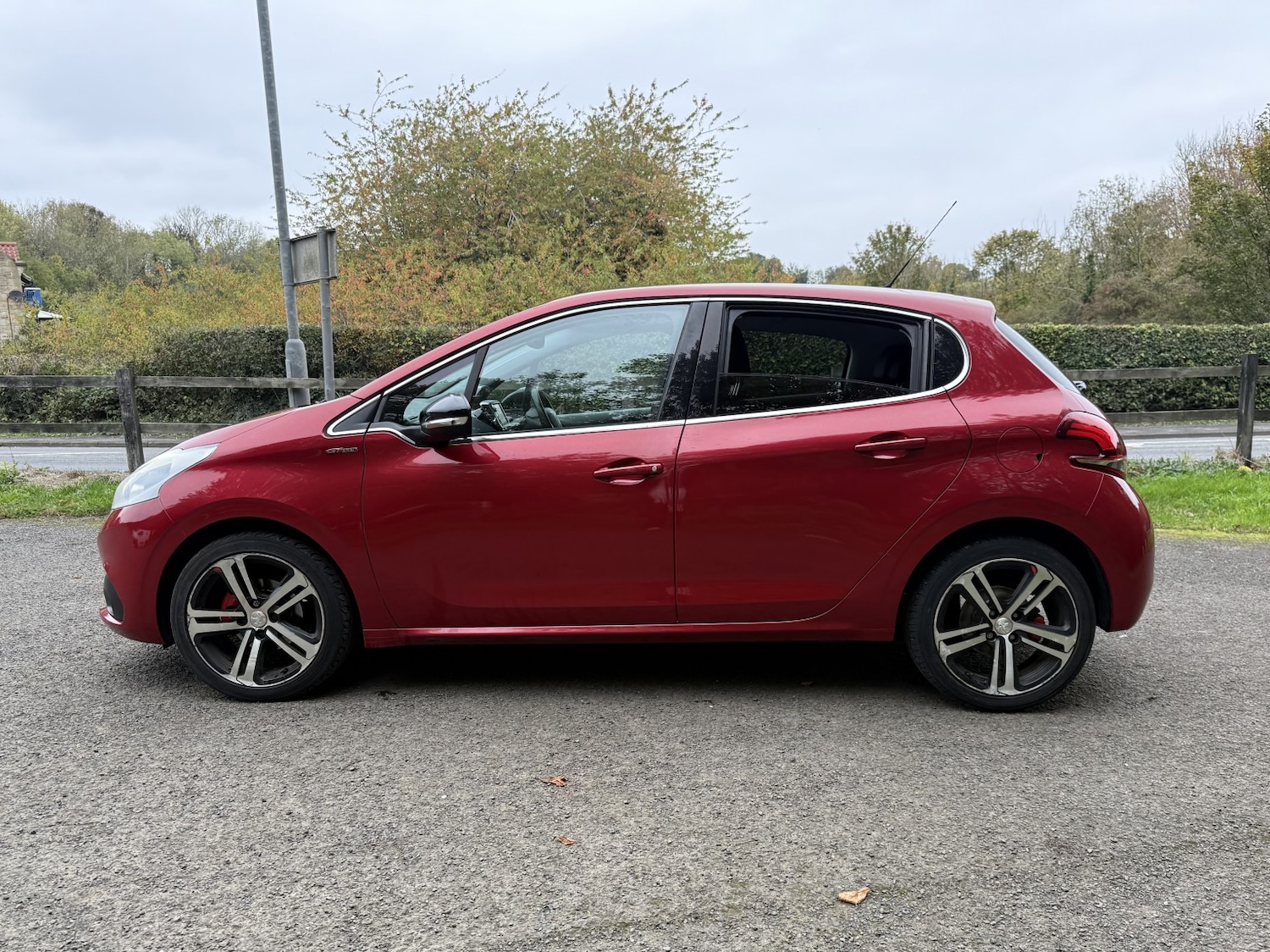 Used Peugeot 208 2016 for sale - 76312441: Photo 8