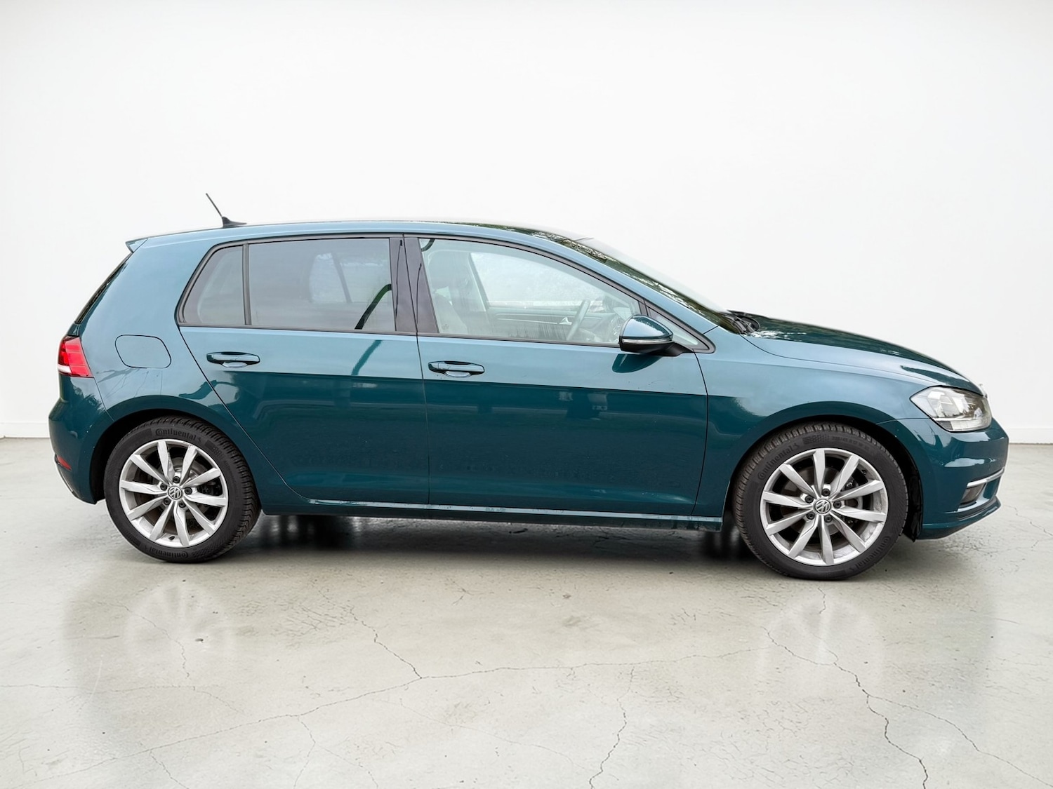 Used Volkswagen Golf 2017 for sale - 78090661: Photo 2