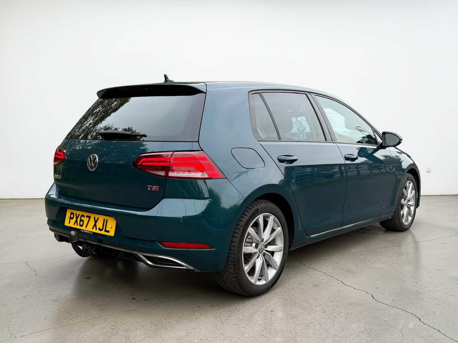 Used Volkswagen Golf 2017 for sale - 78090661: Photo 3