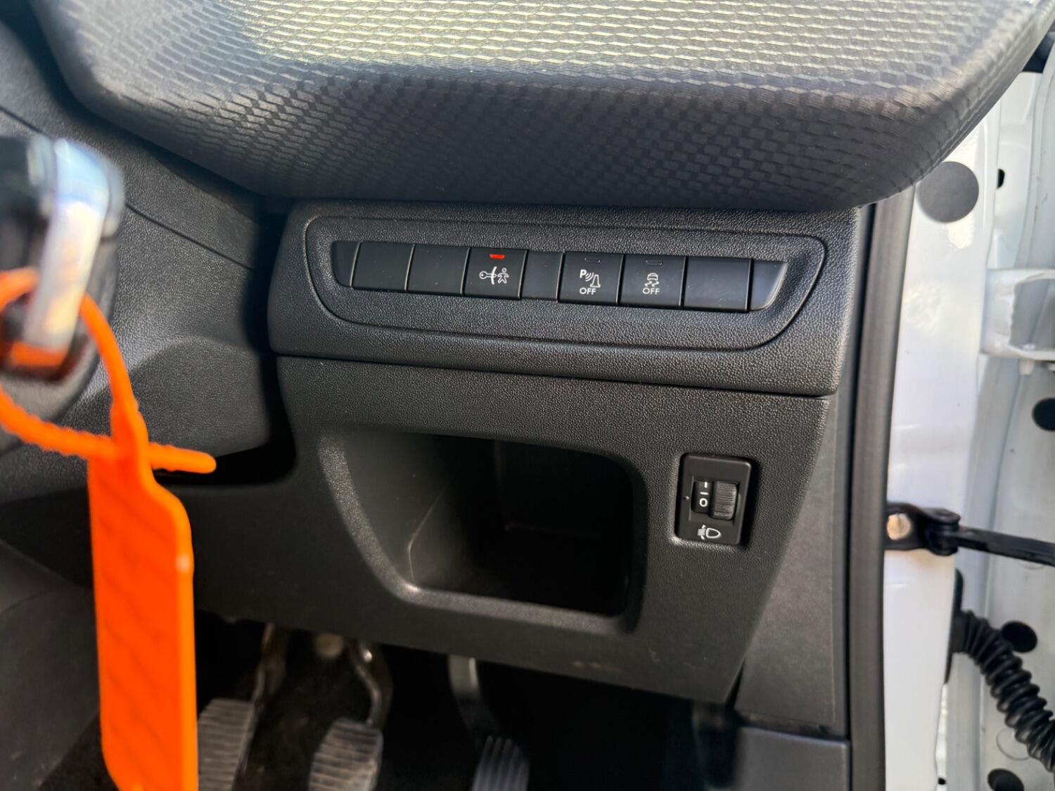 Used Peugeot 2008 2016 for sale - 76794362: Photo 24