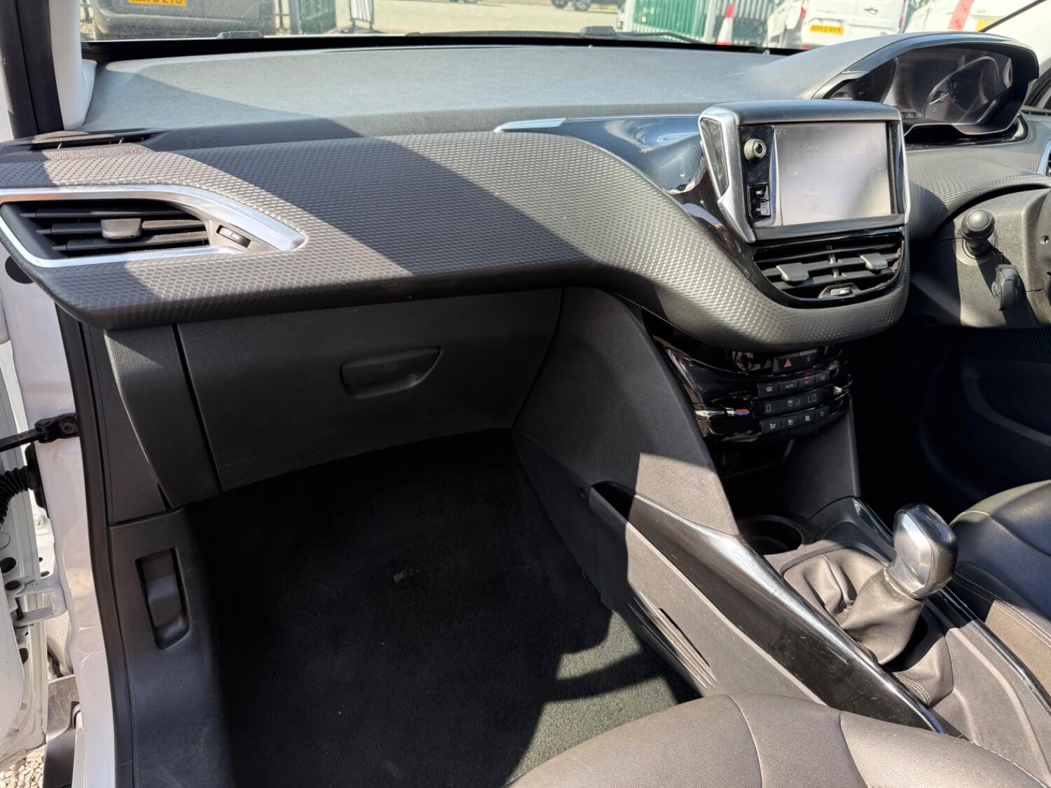 Used Peugeot 2008 2016 for sale - 76794362: Photo 29