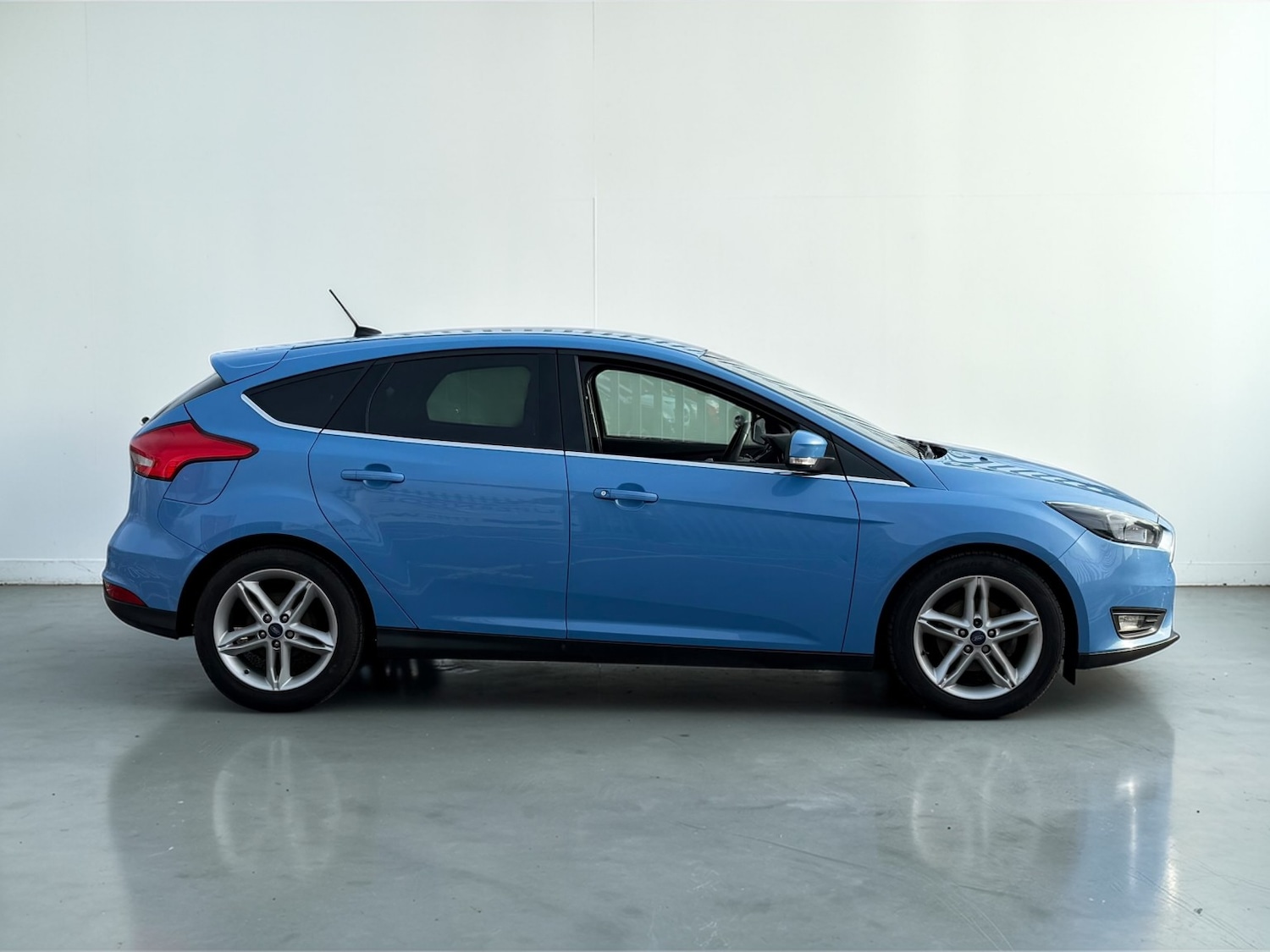 Used Ford Focus 2017 for sale - 77983707: Photo 3