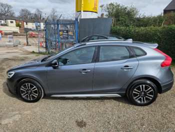 Used Volvo V40 2017 for sale - 74087173: Photo