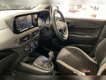 Used Hyundai i10 2023 for sale - 79338181: Photo
