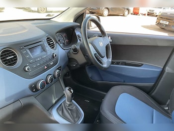 Used Hyundai i10 2015 for sale - 79418611: Photo