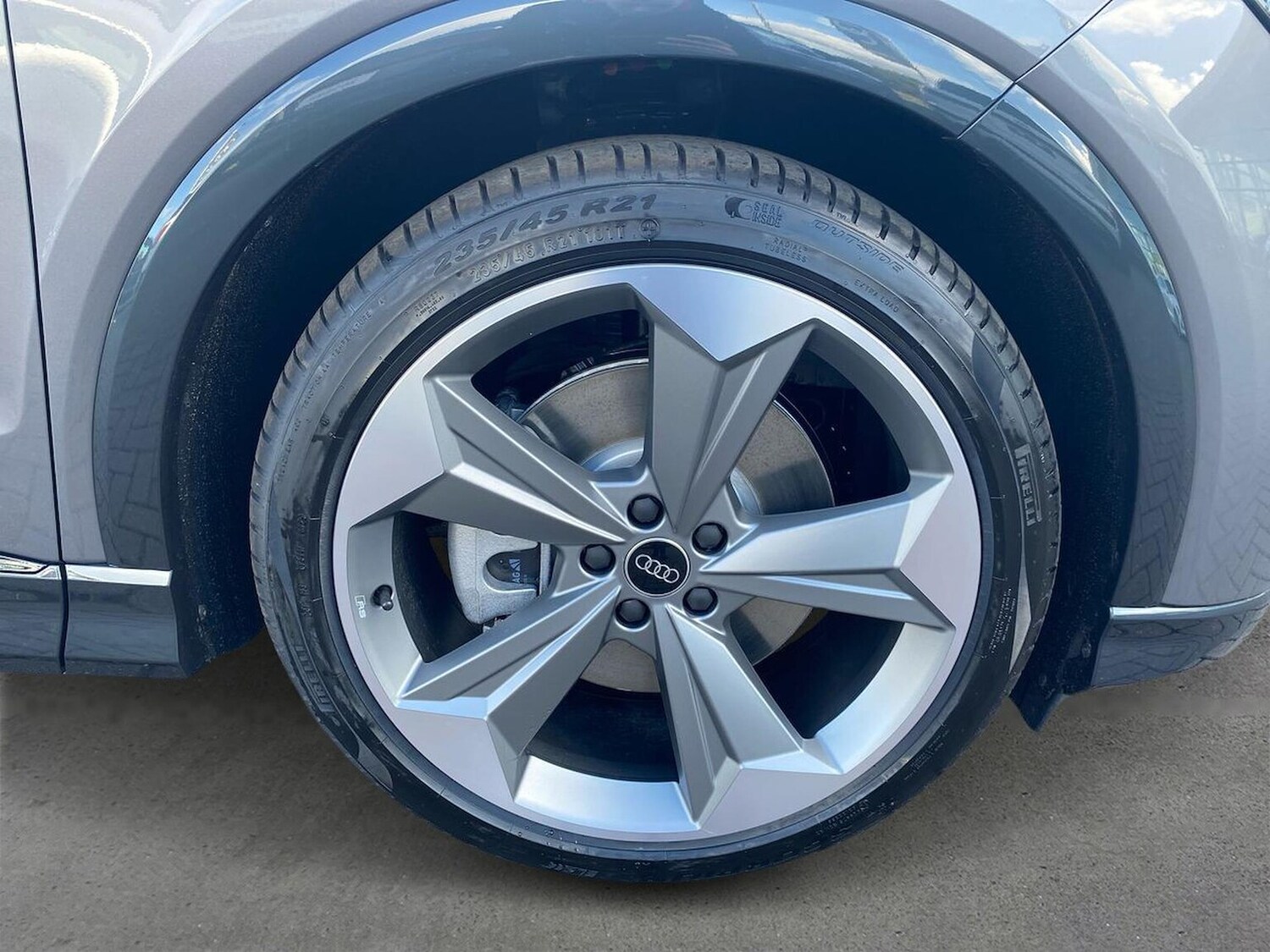 Used Audi Q4 e-tron 2025 for sale - 76477291: Photo 6