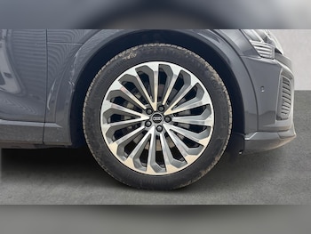 Used Audi Q8 2023 for sale - 78987266: Photo