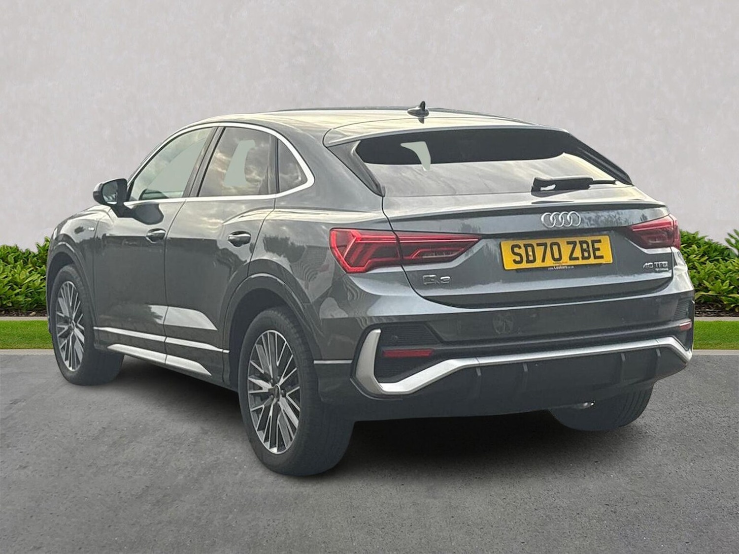 Used Audi Q3 2020 for sale - 76477288: Photo 2