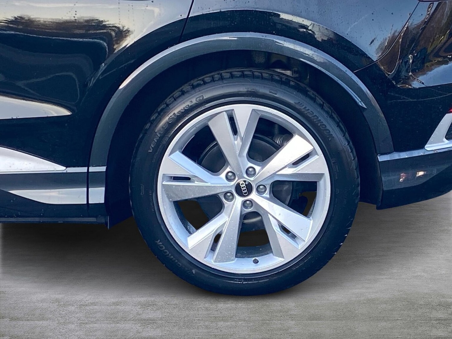 Used Audi Q4 e-tron 2025 for sale - 76719382: Photo 6