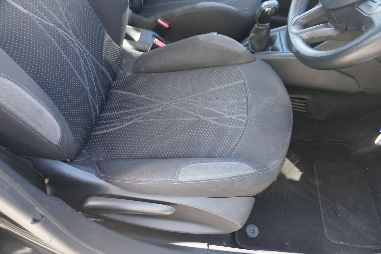 Used Peugeot 208 2012 for sale - 78156856: Photo 15