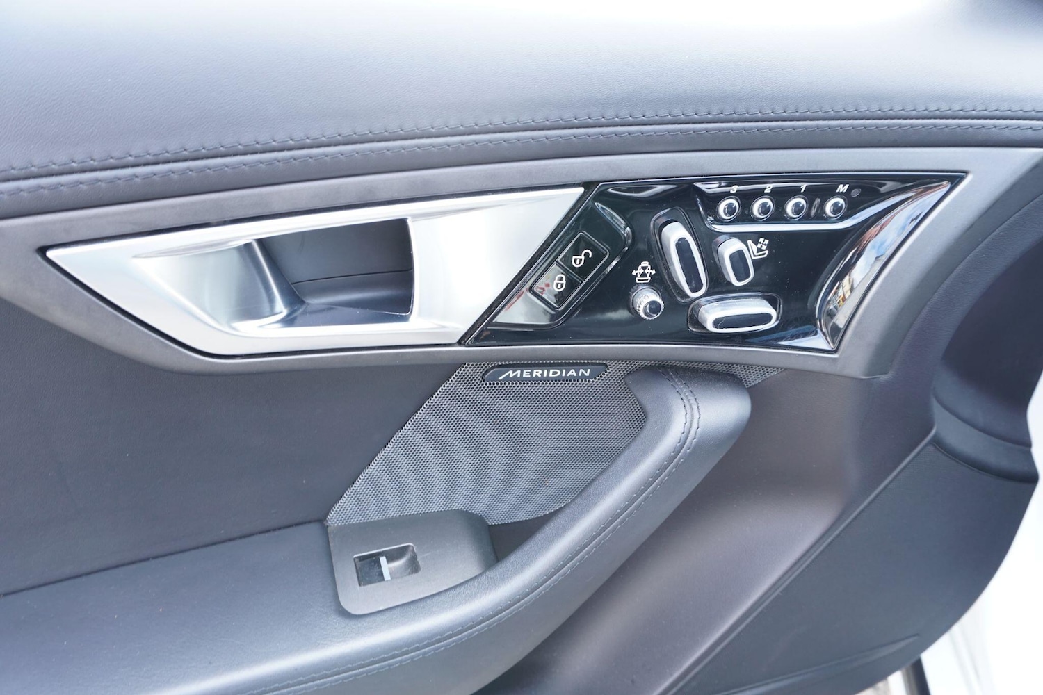 Used Jaguar F-Type for sale - 76989344: Photo 29