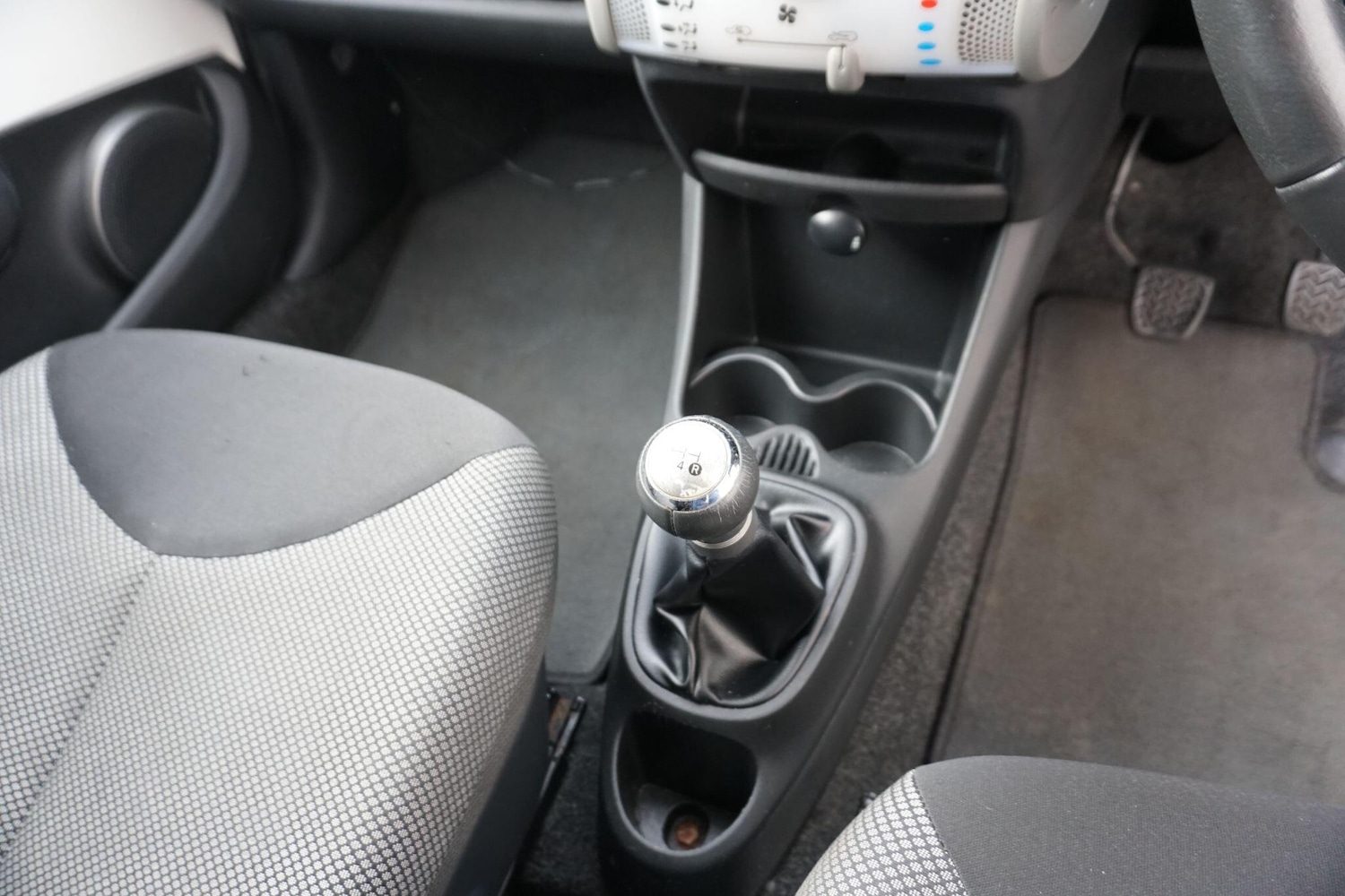 Used Toyota AYGO 2013 for sale - 77331142: Photo 14