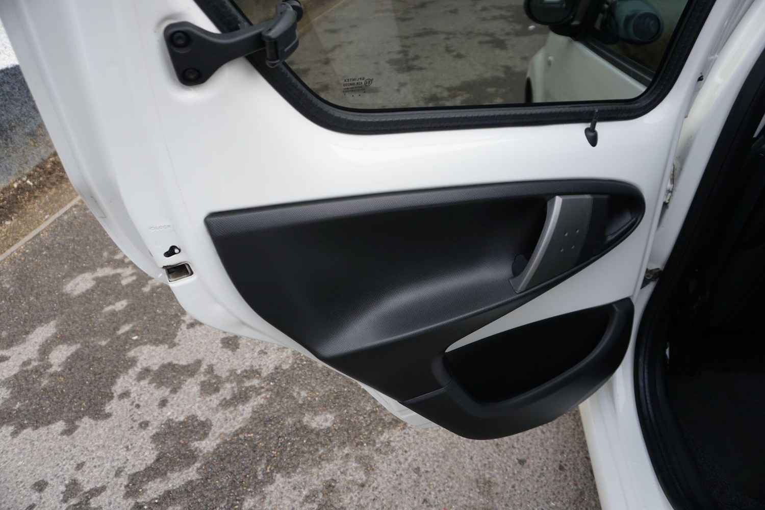 Used Toyota AYGO 2013 for sale - 77331142: Photo 27