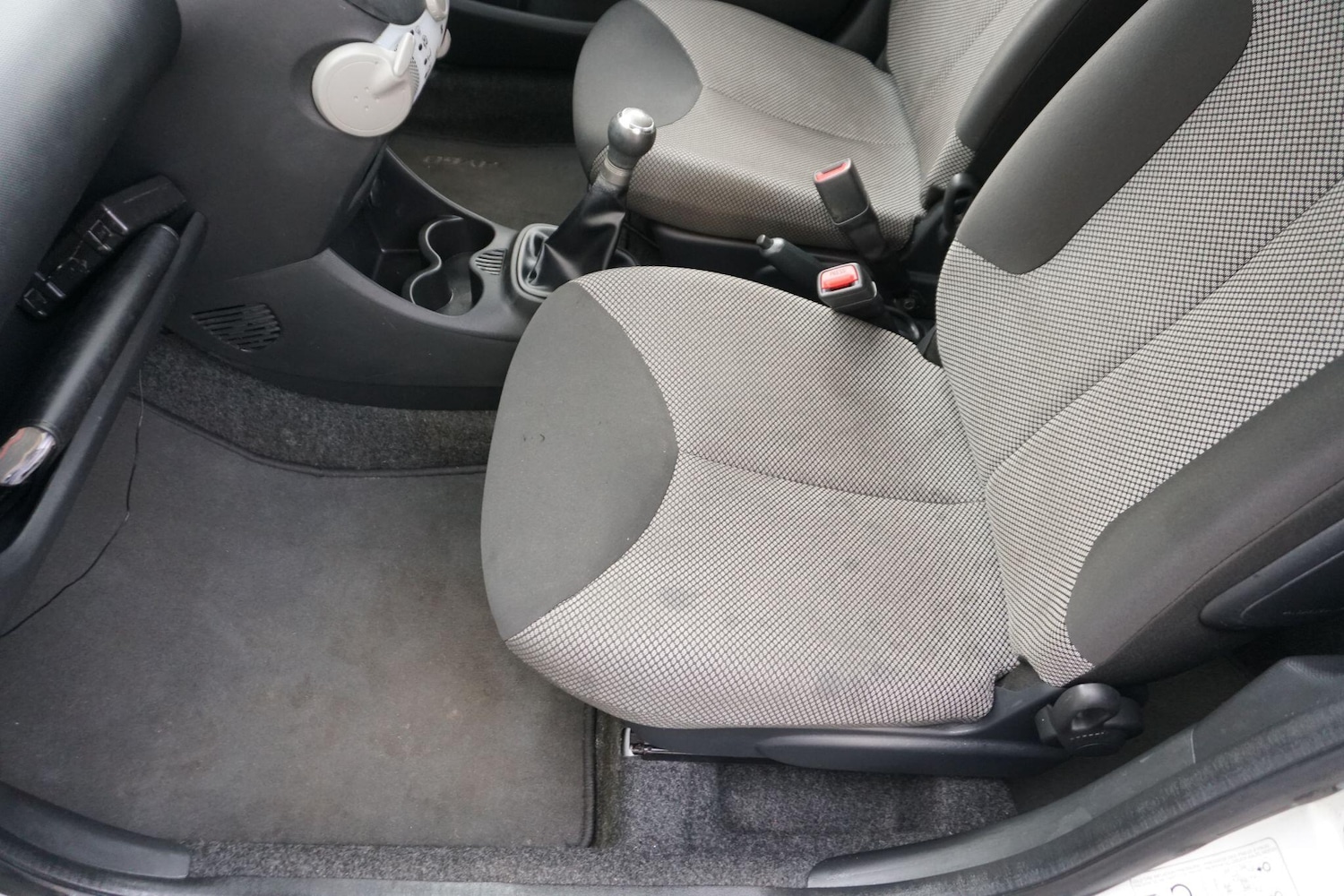 Used Toyota AYGO 2013 for sale - 77331142: Photo 38