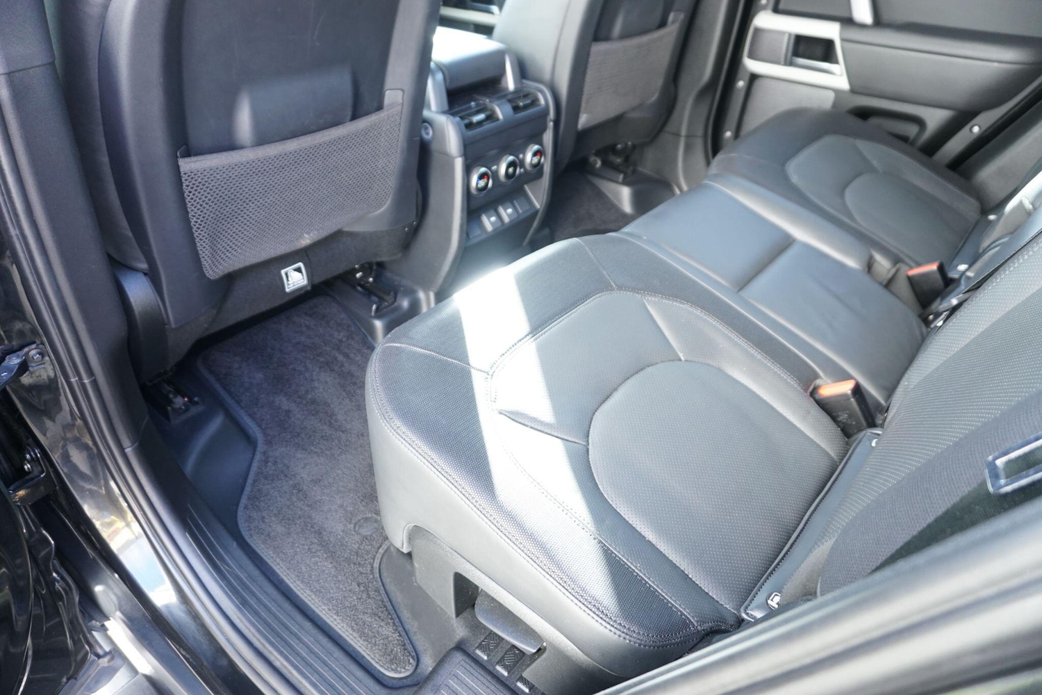 Used Land Rover Defender 110 2023 for sale - 76381190: Photo 30