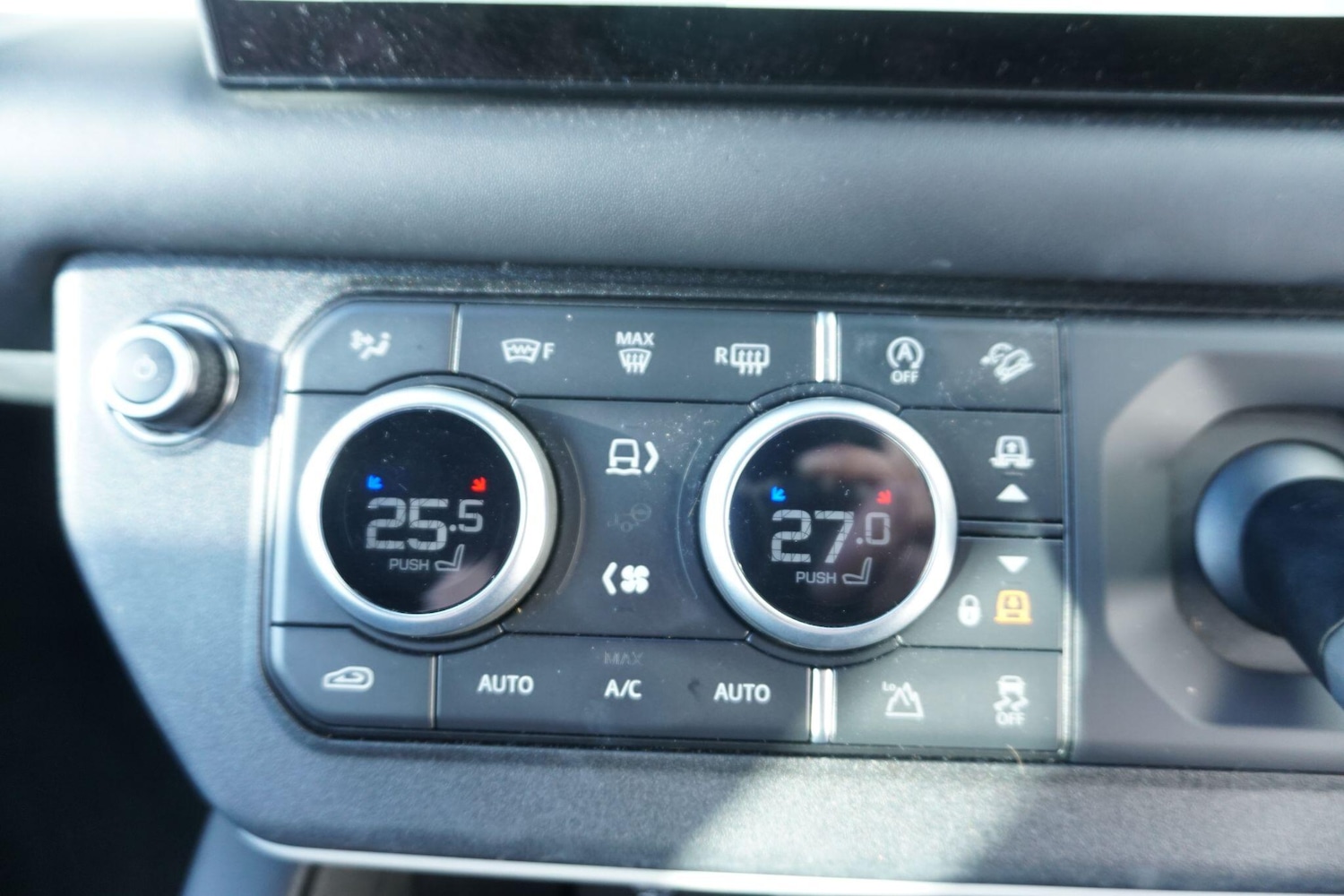 Used Land Rover Defender 110 2023 for sale - 76381190: Photo 41