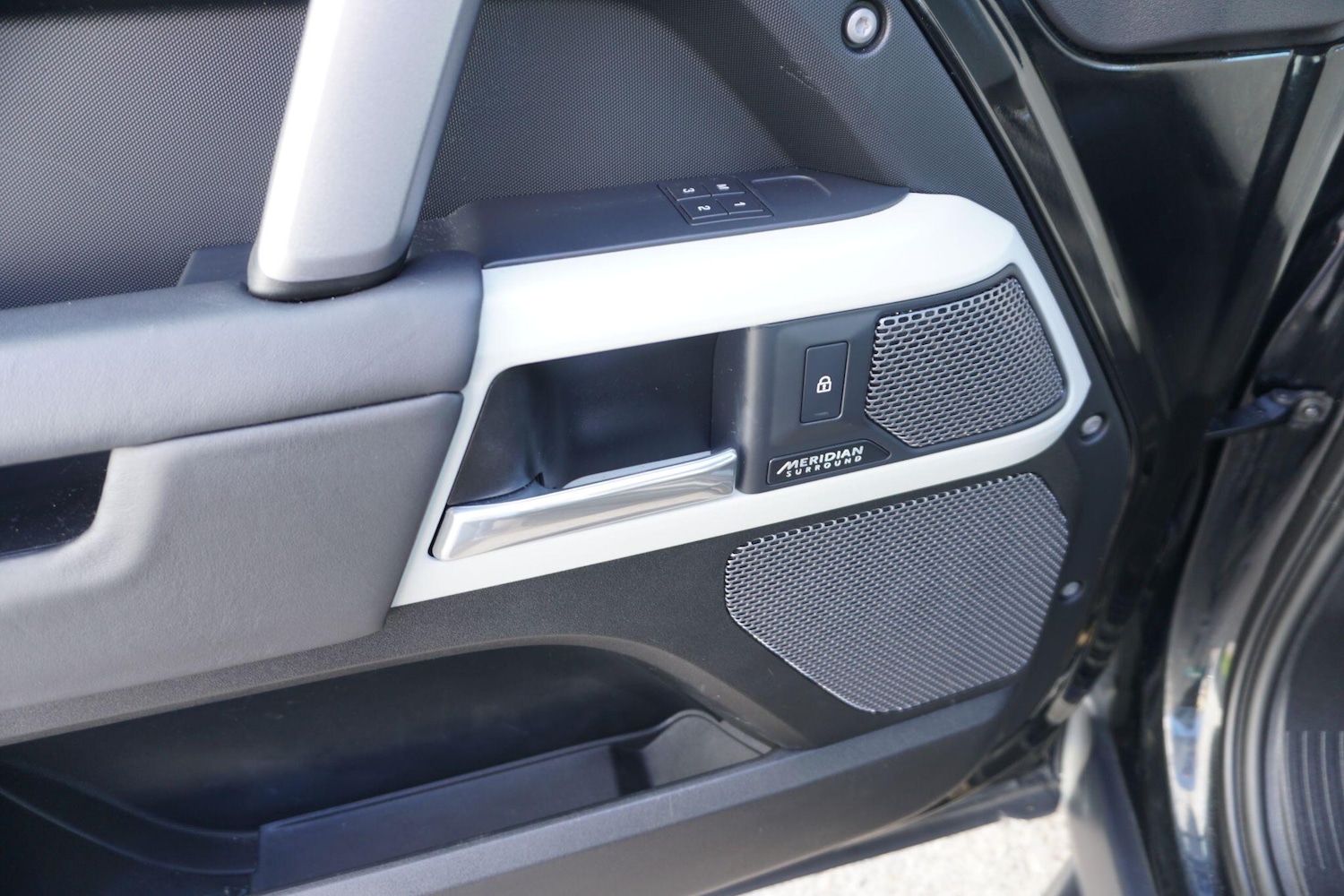 Used Land Rover Defender 110 2023 for sale - 76381190: Photo 42