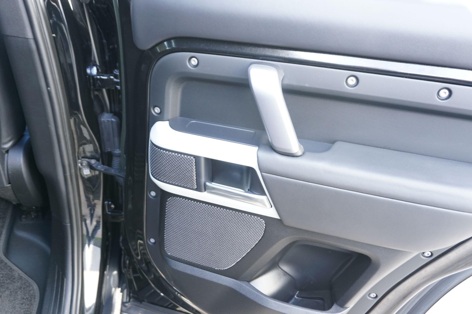 Used Land Rover Defender 110 2023 for sale - 76381190: Photo 44