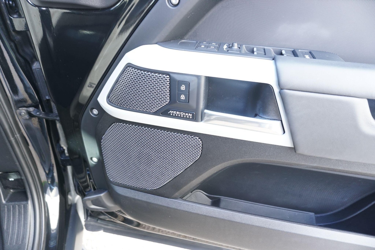 Used Land Rover Defender 110 2023 for sale - 76381190: Photo 81