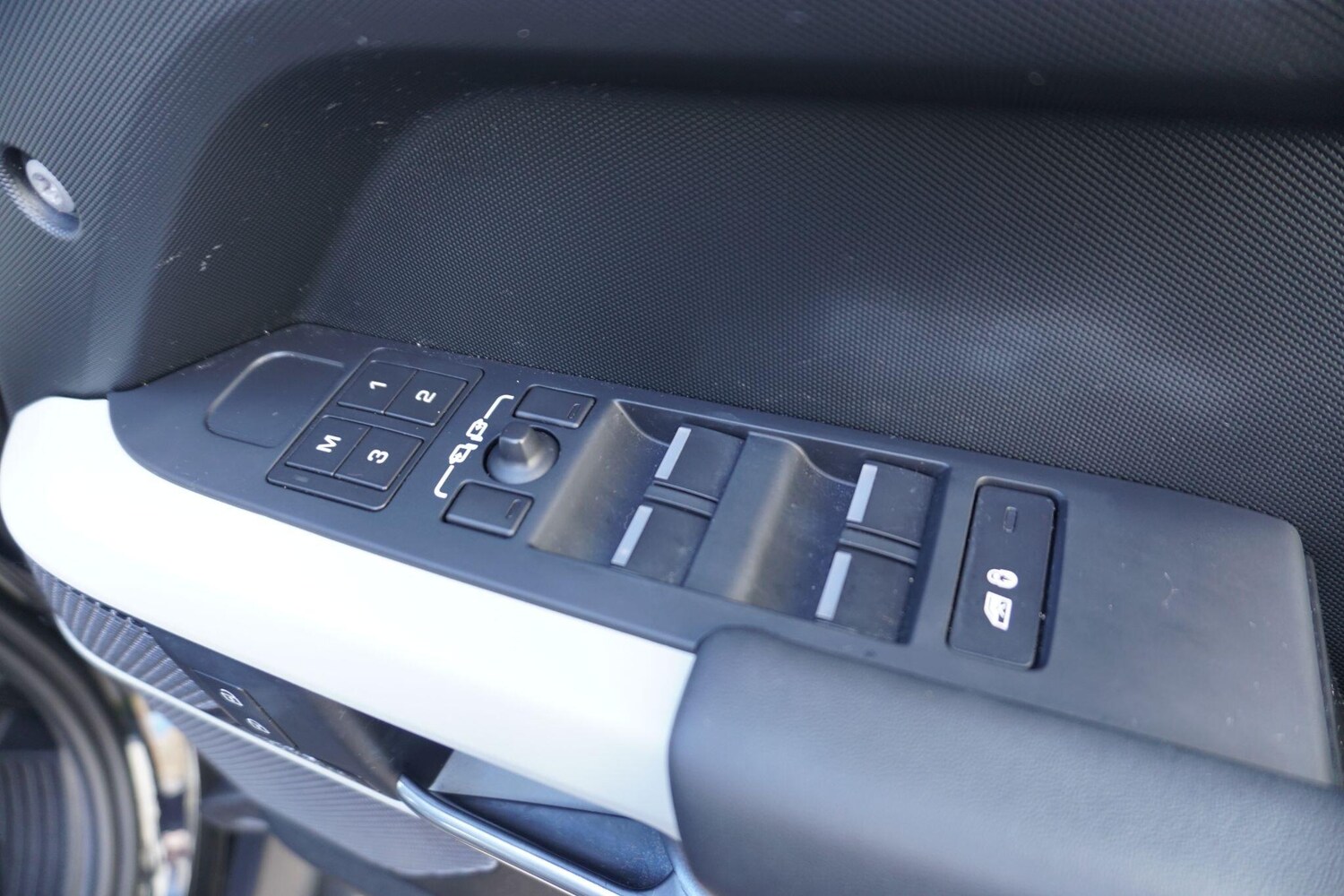 Used Land Rover Defender 110 2023 for sale - 76381190: Photo 87