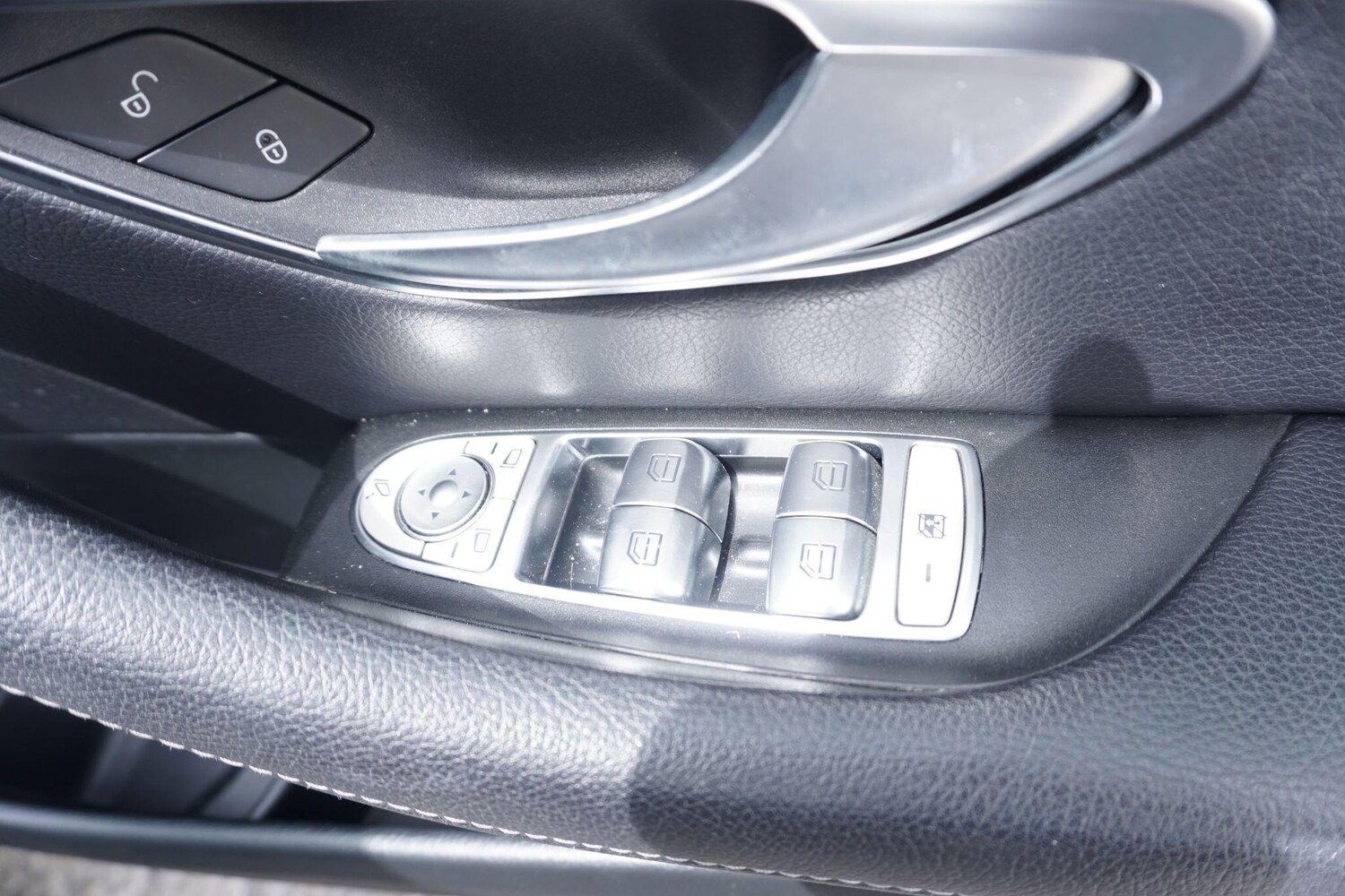 Used Mercedes-Benz E Class for sale - 76729030: Photo 29