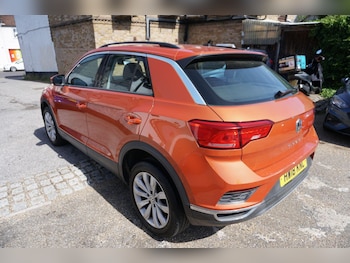 Used Volkswagen T-Roc 2018 for sale - 78676427: Photo