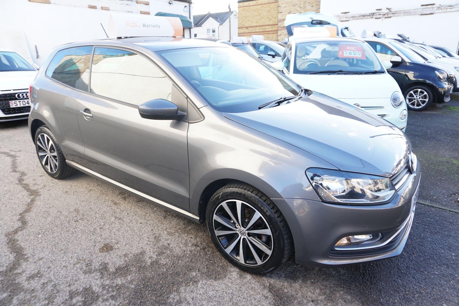 Used Volkswagen Polo 2016 for sale - 76913444: Photo 1