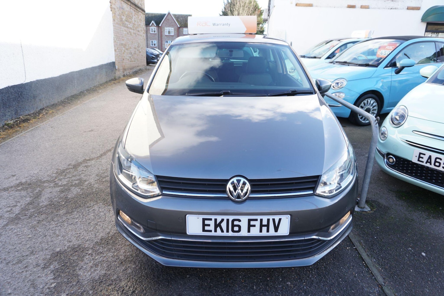 Used Volkswagen Polo 2016 for sale - 76913444: Photo 2